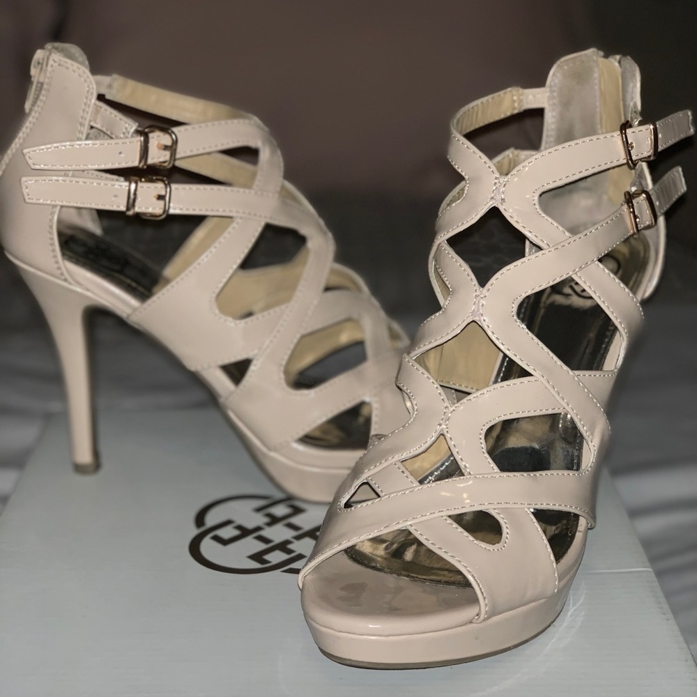 ꧁ ℕ𝕦𝕕𝕖 𝕙𝕖𝕖𝕝𝕤 ꧂